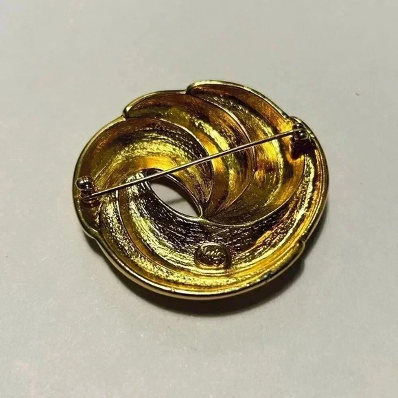 Vintage Gold Tone Napier Swirl Brooch Pin - Picture 2 of 3